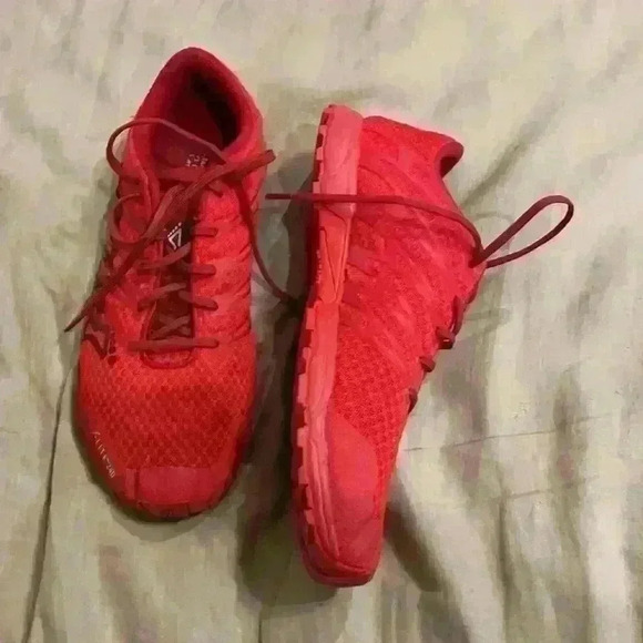 F-Lite 240 Standard Fit Running Shoe - Men's size 9 - Picture 3 of 7